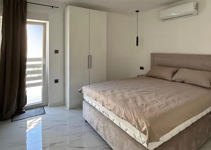 4 Bedroom Amazing In 度假居 巴斯卡