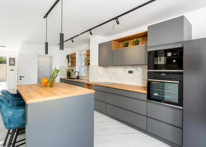 4 Bedroom Amazing In 度假居 巴斯卡