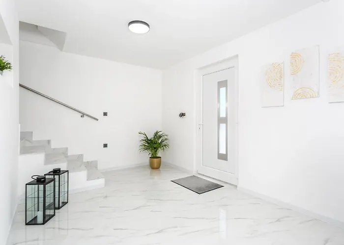 4 Bedroom Amazing In 度假居 巴斯卡