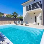 Awesome Home In Baska Baška