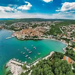 Awesome Home In Baska Baška