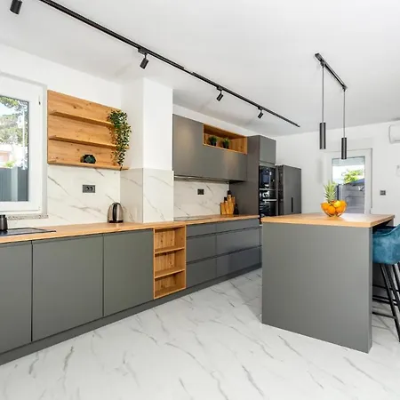 Awesome Home In Baska * Baška