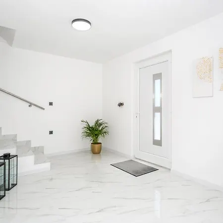 Awesome Home In Baska Semesterbostad Baška