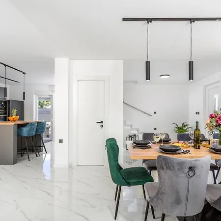 Awesome Home In Baska * Baška