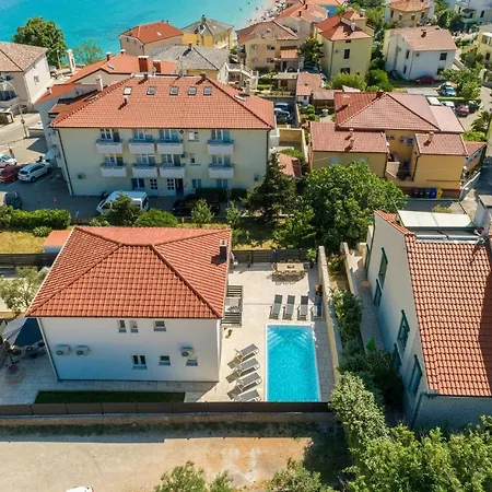 Awesome Home In Baska * Baška