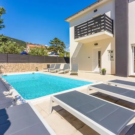 Awesome Home In Baska Baška